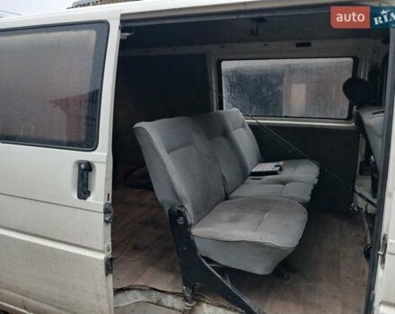 Белый Фольксваген Transporter, объемом двигателя 2.4 л и пробегом 361 тыс. км за 3500 $, фото 6 на Automoto.ua