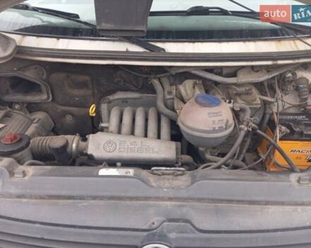 Белый Фольксваген Transporter, объемом двигателя 2.4 л и пробегом 500 тыс. км за 3600 $, фото 8 на Automoto.ua