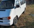Белый Фольксваген Transporter, объемом двигателя 2.4 л и пробегом 330 тыс. км за 3700 $, фото 1 на Automoto.ua