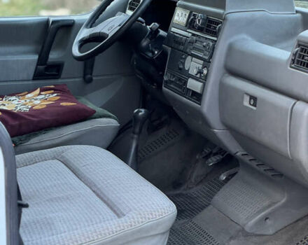 Білий Фольксваген Transporter, об'ємом двигуна 2.4 л та пробігом 400 тис. км за 5200 $, фото 22 на Automoto.ua