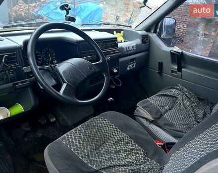 Білий Фольксваген Transporter, об'ємом двигуна 1.9 л та пробігом 378 тис. км за 2400 $, фото 1 на Automoto.ua