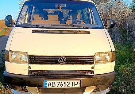 Белый Фольксваген Transporter, объемом двигателя 2.4 л и пробегом 400 тыс. км за 4500 $, фото 1 на Automoto.ua
