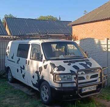 Белый Фольксваген Transporter, объемом двигателя 2.5 л и пробегом 300 тыс. км за 5000 $, фото 1 на Automoto.ua