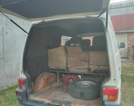 Білий Фольксваген Transporter, об'ємом двигуна 2.4 л та пробігом 600 тис. км за 3200 $, фото 4 на Automoto.ua