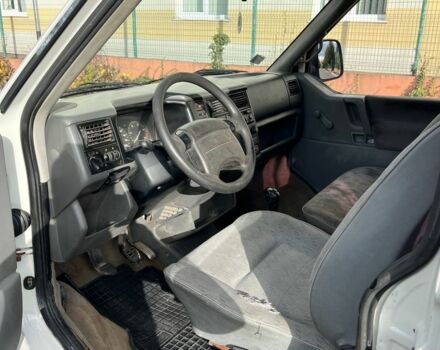 Белый Фольксваген Transporter, объемом двигателя 2.4 л и пробегом 319 тыс. км за 3499 $, фото 7 на Automoto.ua