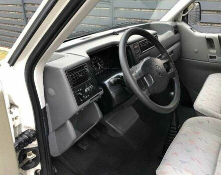 Белый Фольксваген Transporter, объемом двигателя 2.4 л и пробегом 238 тыс. км за 2975 $, фото 4 на Automoto.ua