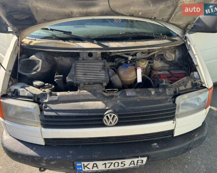 Белый Фольксваген Transporter, объемом двигателя 2.46 л и пробегом 783 тыс. км за 3500 $, фото 1 на Automoto.ua