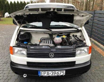 Белый Фольксваген Transporter, объемом двигателя 2.4 л и пробегом 238 тыс. км за 2975 $, фото 1 на Automoto.ua