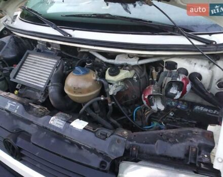 Білий Фольксваген Transporter, об'ємом двигуна 2.5 л та пробігом 480 тис. км за 7400 $, фото 5 на Automoto.ua