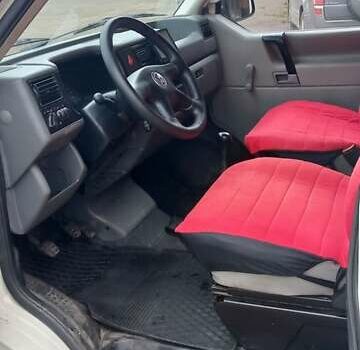 Білий Фольксваген Transporter, об'ємом двигуна 2.5 л та пробігом 315 тис. км за 6800 $, фото 9 на Automoto.ua