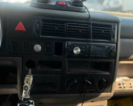 Білий Фольксваген Transporter, об'ємом двигуна 2.4 л та пробігом 300 тис. км за 4300 $, фото 12 на Automoto.ua