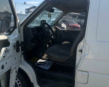 Білий Фольксваген Transporter, об'ємом двигуна 2.4 л та пробігом 300 тис. км за 4300 $, фото 10 на Automoto.ua