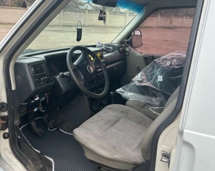 Білий Фольксваген Transporter, об'ємом двигуна 2.5 л та пробігом 300 тис. км за 4100 $, фото 3 на Automoto.ua