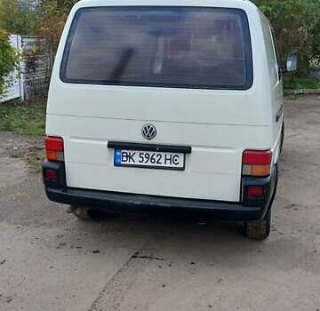 Білий Фольксваген Transporter, об'ємом двигуна 2.5 л та пробігом 315 тис. км за 6800 $, фото 3 на Automoto.ua