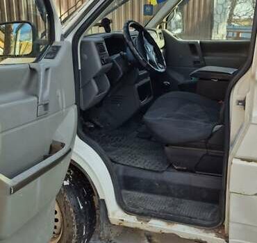 Белый Фольксваген Transporter, объемом двигателя 2.4 л и пробегом 425 тыс. км за 5500 $, фото 4 на Automoto.ua