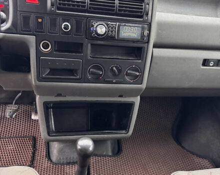 Білий Фольксваген Transporter, об'ємом двигуна 1.9 л та пробігом 285 тис. км за 5600 $, фото 17 на Automoto.ua