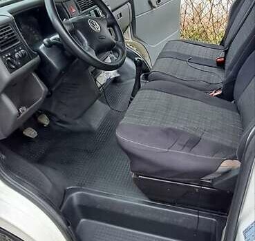 Белый Фольксваген Transporter, объемом двигателя 2.5 л и пробегом 386 тыс. км за 8000 $, фото 12 на Automoto.ua