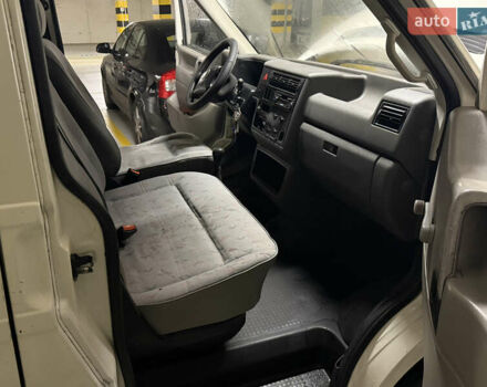 Белый Фольксваген Transporter, объемом двигателя 2.5 л и пробегом 365 тыс. км за 3950 $, фото 3 на Automoto.ua