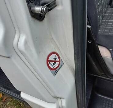 Белый Фольксваген Transporter, объемом двигателя 2.5 л и пробегом 386 тыс. км за 8000 $, фото 13 на Automoto.ua