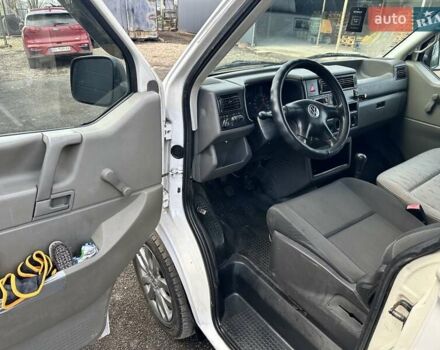 Білий Фольксваген Transporter, об'ємом двигуна 2.5 л та пробігом 300 тис. км за 5200 $, фото 4 на Automoto.ua