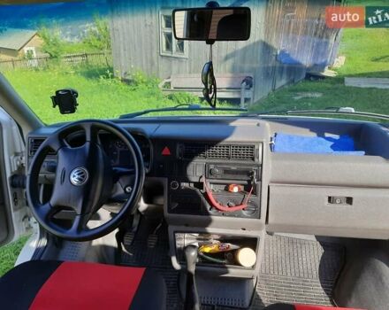 Білий Фольксваген Transporter, об'ємом двигуна 2.5 л та пробігом 215 тис. км за 7000 $, фото 2 на Automoto.ua