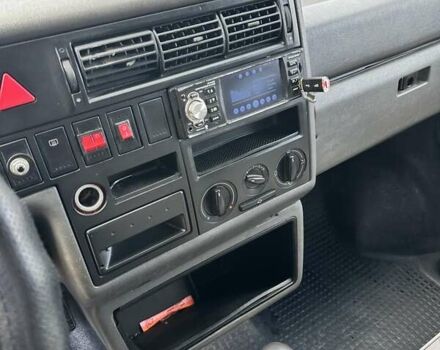 Білий Фольксваген Transporter, об'ємом двигуна 2.5 л та пробігом 300 тис. км за 5200 $, фото 13 на Automoto.ua