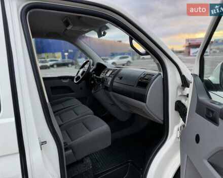 Белый Фольксваген Transporter, объемом двигателя 2.5 л и пробегом 270 тыс. км за 9800 $, фото 13 на Automoto.ua