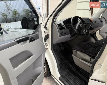 Білий Фольксваген Transporter, об'ємом двигуна 2.5 л та пробігом 274 тис. км за 11500 $, фото 13 на Automoto.ua