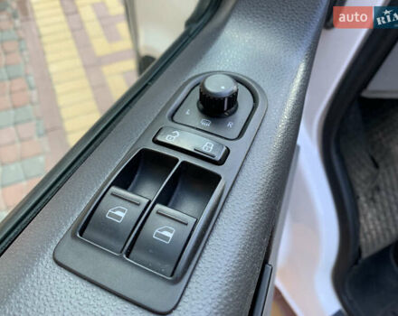 Белый Фольксваген Transporter, объемом двигателя 2 л и пробегом 330 тыс. км за 21900 $, фото 23 на Automoto.ua