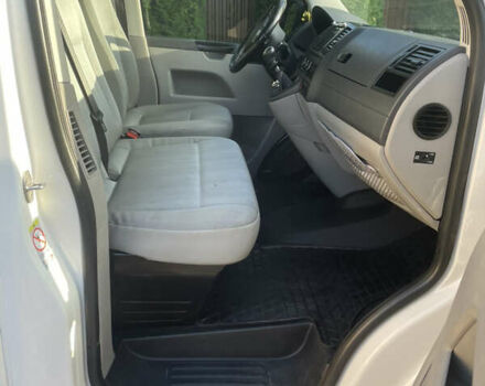 Білий Фольксваген Transporter, об'ємом двигуна 2 л та пробігом 351 тис. км за 15800 $, фото 12 на Automoto.ua