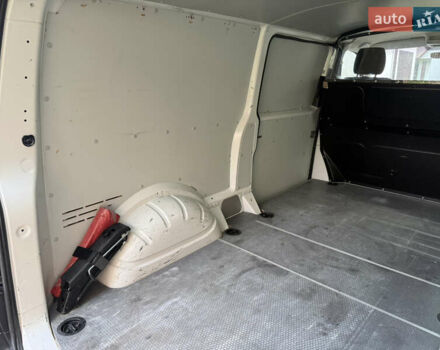 Белый Фольксваген Transporter, объемом двигателя 2 л и пробегом 220 тыс. км за 22500 $, фото 26 на Automoto.ua