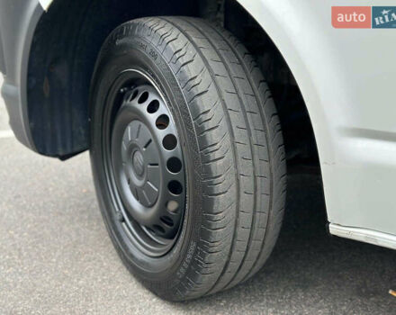 Белый Фольксваген Transporter, объемом двигателя 2 л и пробегом 264 тыс. км за 17990 $, фото 2 на Automoto.ua