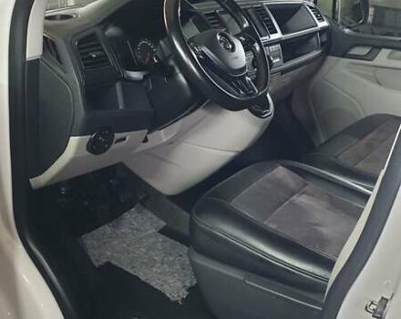 Білий Фольксваген Transporter, об'ємом двигуна 2 л та пробігом 240 тис. км за 23000 $, фото 4 на Automoto.ua