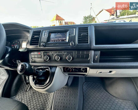 Білий Фольксваген Transporter, об'ємом двигуна 2 л та пробігом 225 тис. км за 20888 $, фото 42 на Automoto.ua