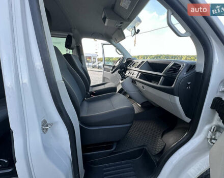 Білий Фольксваген Transporter, об'ємом двигуна 2 л та пробігом 225 тис. км за 20888 $, фото 40 на Automoto.ua