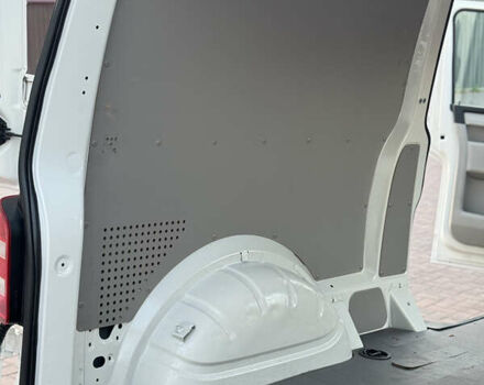 Білий Фольксваген Transporter, об'ємом двигуна 2 л та пробігом 253 тис. км за 18900 $, фото 47 на Automoto.ua