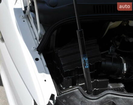 Белый Фольксваген Transporter, объемом двигателя 2 л и пробегом 210 тыс. км за 24800 $, фото 98 на Automoto.ua