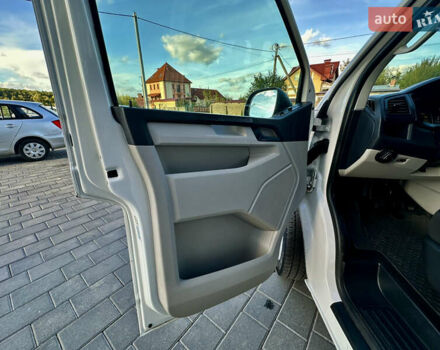 Білий Фольксваген Transporter, об'ємом двигуна 2 л та пробігом 225 тис. км за 20888 $, фото 46 на Automoto.ua