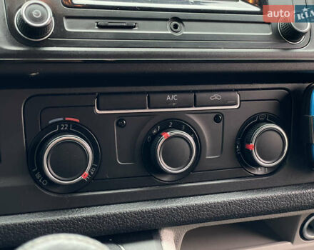 Білий Фольксваген Transporter, об'ємом двигуна 2 л та пробігом 228 тис. км за 25955 $, фото 53 на Automoto.ua