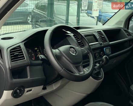 Білий Фольксваген Transporter, об'ємом двигуна 2 л та пробігом 228 тис. км за 25955 $, фото 23 на Automoto.ua