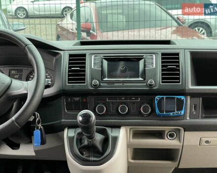 Білий Фольксваген Transporter, об'ємом двигуна 2 л та пробігом 228 тис. км за 25955 $, фото 41 на Automoto.ua