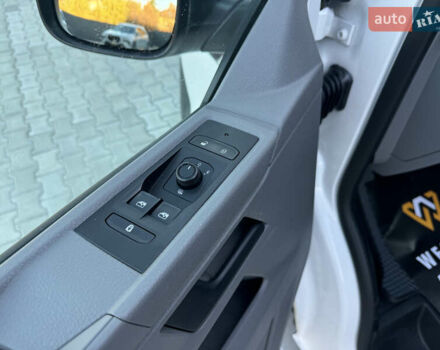 Белый Фольксваген Transporter, объемом двигателя 2 л и пробегом 300 тыс. км за 26500 $, фото 8 на Automoto.ua