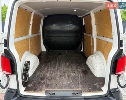 Білий Фольксваген Transporter, об'ємом двигуна 2 л та пробігом 176 тис. км за 23499 $, фото 24 на Automoto.ua