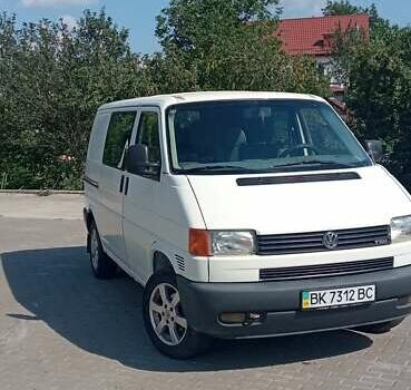Белый Фольксваген Transporter, объемом двигателя 2.5 л и пробегом 329 тыс. км за 5700 $, фото 1 на Automoto.ua