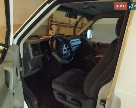 Белый Фольксваген Transporter, объемом двигателя 2.5 л и пробегом 360 тыс. км за 7000 $, фото 1 на Automoto.ua