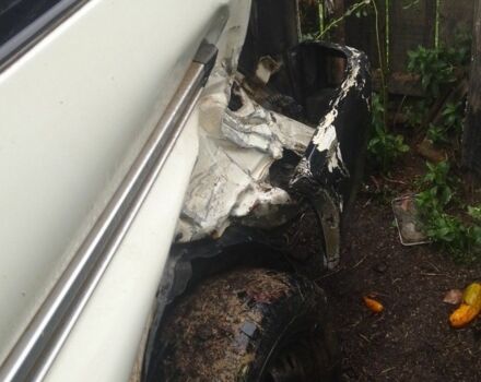 Белый Фольксваген Transporter, объемом двигателя 2.4 л и пробегом 333 тыс. км за 2693 $, фото 5 на Automoto.ua