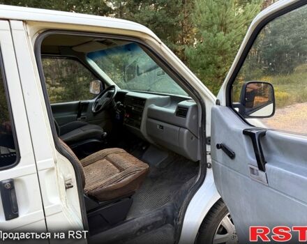 Белый Фольксваген Transporter, объемом двигателя 2.4 л и пробегом 325 тыс. км за 3500 $, фото 3 на Automoto.ua