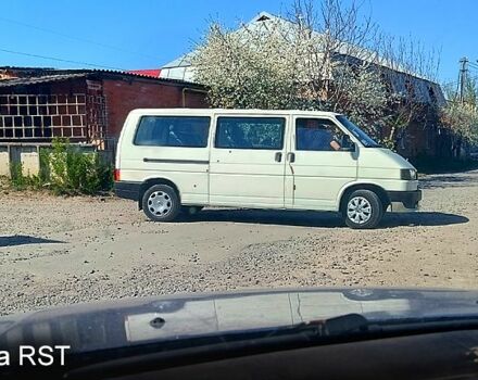 Белый Фольксваген Transporter, объемом двигателя 2.4 л и пробегом 400 тыс. км за 4500 $, фото 1 на Automoto.ua