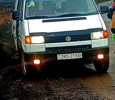 Білий Фольксваген Transporter, об'ємом двигуна 24 л та пробігом 400 тис. км за 3500 $, фото 1 на Automoto.ua