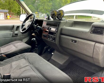 Белый Фольксваген Transporter, объемом двигателя 1.9 л и пробегом 317 тыс. км за 5200 $, фото 4 на Automoto.ua